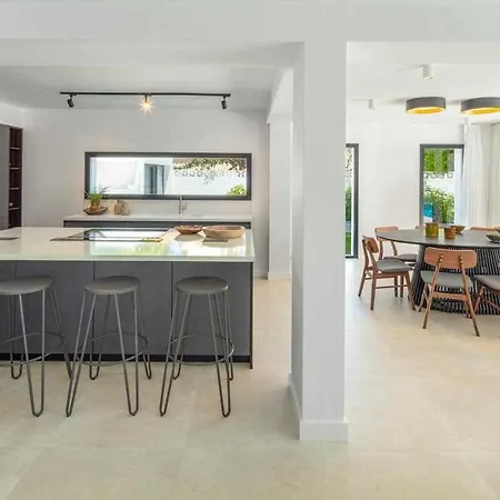 Moderna De Lujo En Puerto Banus Villa