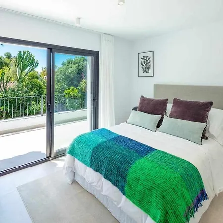 Moderna De Lujo En Puerto Banus Villa
